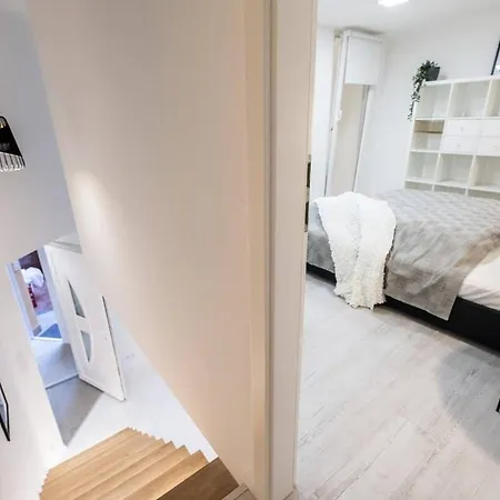 Renovated Design Close To The Danube