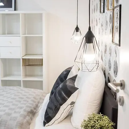 Renovated Design Close To The Danube Daire *