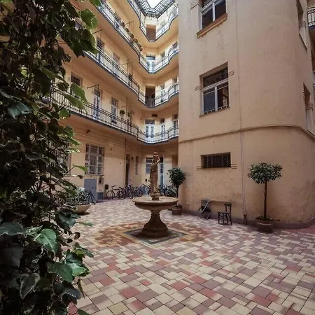 Apartment Renovated Design Close To The Danube *