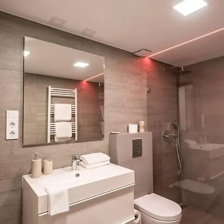 Renovated Design Close To The Danube Daire *