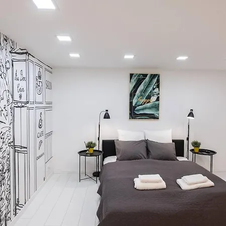 Apartment Renovated Design Close To The Danube
