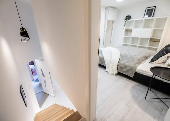 Renovated Design Close To The Danube