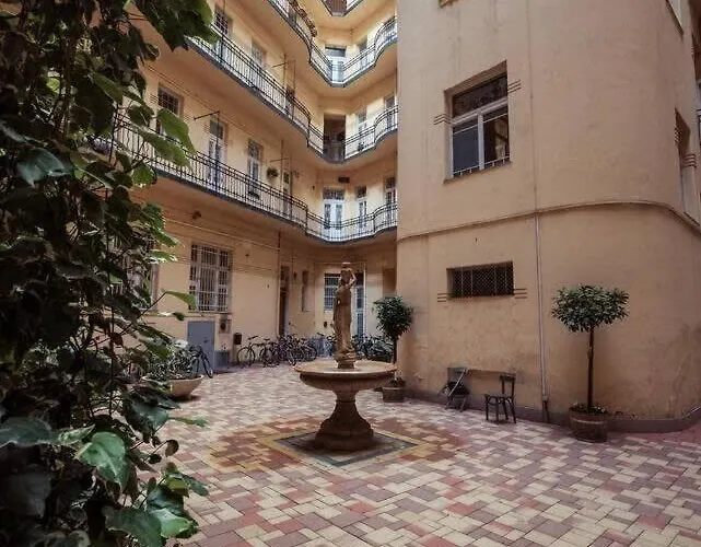 Апартаменты Renovated Design Close To The Danube *