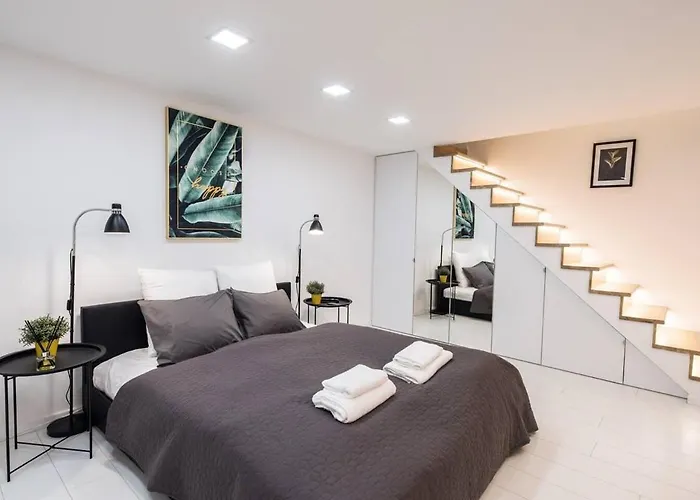 Renovated Design Close To The Danube Апартаменты *