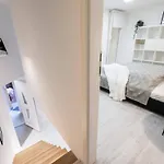 Renovated Design Close To The Danube