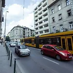Renovated Design Close To The Danube Daire