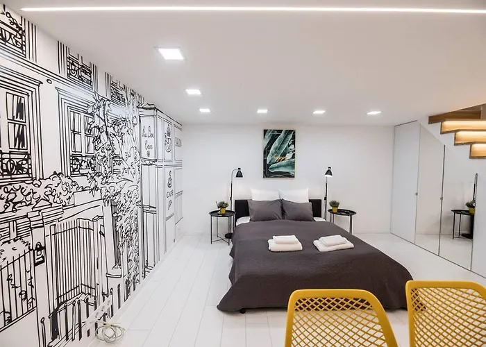 Renovated Design Close To The Danube