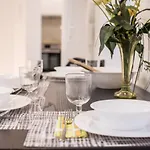 Apartment Renovated Design Close To The Danube